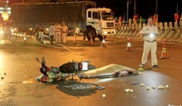 Tai nạn giao thông mới nhất ngày 19/2: Va chạm với xe tải, 1 phụ nữ tử vong