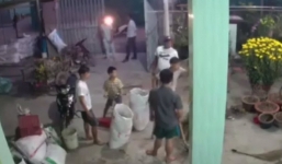 Đòi nợ không được, nhóm giang hồ đập tan nát nhà dân