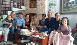 Lộ ảnh đời thường của MC Lại Văn Sâm bên vợ con