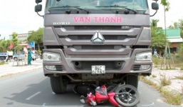 Tai nạn giao thông mới nhất ngày 22/2: Bị cuốn vào gầm xe tải, người đi xe máy tử vong thương tâm