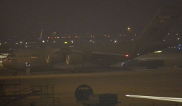 'Ngựa thồ' C-17 của Không quân Mỹ hạ cánh xuống sân bay Nội Bài