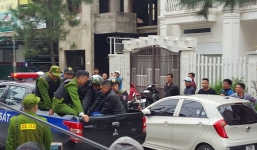 Hà Nội: Khống chế thành công nam thanh niên nghi ngáo đá cố thủ trong biệt thự