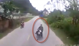 Chạy sai luật lao vào đầu xe tải còn 'ăn vạ' tài xế bắt đền 20 triệu