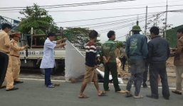 Tông vào xe tải đỗ bên đường, cha cùng con gái tử vong thương tâm