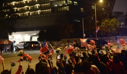 Đoàn xe 'Quái thú' đưa Tổng thống Trump về đến khách sạn JW Marriott