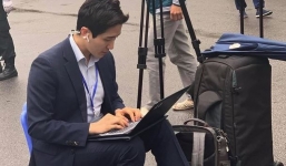 Phóng viên Hàn điển trai tác nghiệp thượng đỉnh Mỹ - Triều hot nhất MXH