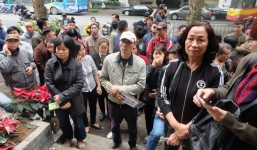 Nghỉ làm để xếp hàng mua đồng xu kỷ niệm thượng đỉnh Mỹ - Triều