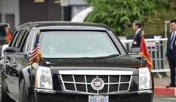 Đoàn xe 'Quái thú' chở Tổng thống Trump đến Phủ Chủ tịch