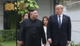 Tổng thống Trump tiết lộ khoảnh khắc 'chia tay' ông Kim khi kết thúc đàm phán