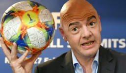 FIFA: 'Ông Trump và ông Kim còn gặp được sao World Cup không thể có 48 đội?'