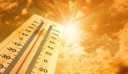 Nắng nóng diện rộng tiếp tục hoành hành ở Bắc và Trung Bộ, số giờ nắng lên tới 17 giờ