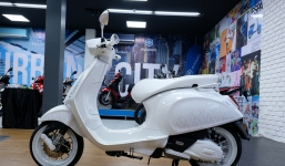 Cận cảnh chiếc Sprint Justin Bieber x Vespa giá 'nhẹ nhàng' chỉ từ 115,8 triệu đồng