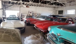 Ngắm bộ sưu tập xế hộp khổng lồ lên tới 140 chiếc bị 'ngủ quên' suốt 30 năm 