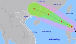 Bão Ma-on gây sóng to gió lớn dù chưa vào biển Đông, mạnh cấp 10 giật cấp 12