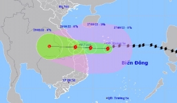Bão số 4 đã giật lên cấp 17, hướng thẳng vào càn quét miền Trung 
