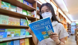 Mua sách giáo khoa cho học sinh mượn: Cần tránh lãng phí