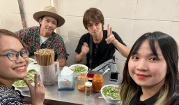 Hết Oruku để đánh, Gao Đỏ và Gao Xanh bị bắt gặp đến Hà Nội ăn phở