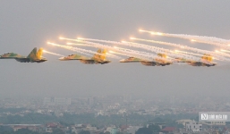 Ngắm 'hổ mang chúa' trình diễn trên bầu trời Hà Nội