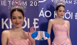 Hoa hậu Thanh Thủy như đi chân đất dự thảm đỏ với đôi cao gót tàng hình