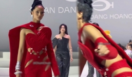 H'Hen Niê gặp sự cố 'đỏ mặt' với chiếc váy cắt xẻ táo bạo ở vòng 3, netizen rần rần