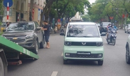 Ô tô điện giá rẻ là đối thủ của VinFast VF3 xuất hiện long lanh trên đường phố Hà Nội 