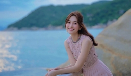 Đặng Thu Thảo đi biển kín đáo vẫn nghiêng nước nghiêng thành với phong thái chuẩn dâu hào môn