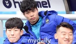 Báo Hàn bất ngờ trước phản ứng quá khích của CĐV Việt vì Công Phượng