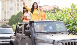 Choáng với hàng chục siêu xe của Đặng Lê Nguyên Vũ chở dàn chân dài Việt