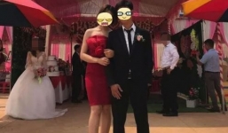 Dân mạng tranh cãi nảy lửa bức ảnh chú rể chụp cùng người yêu cũ bỏ mặc cô dâu