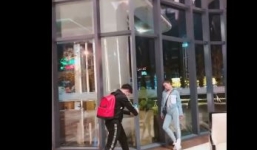 Trấn Thành ngã ngửa vì chụp ảnh cho Đông Nhi quá xấu