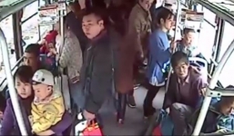 Nữ cảnh sát gửi con nhỏ để truy bắt cướp