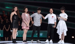 Trường Giang - Hari Won bị tố có hành động bất thường với người chơi