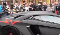 Choáng với siêu xe Lamborghini gắn 2 triệu viên pha lê