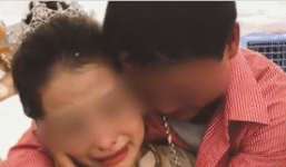 Bố ôm con gái khóc nức nở trước giờ tiễn về nhà chồng