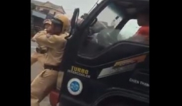 Tài xế hung hãn đâm CSGT rồi bỏ chạy khi bị yêu cầu dừng xe