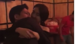 Trường Giang - Nhã Phương mải hôn nhau mà không biết bị quay lén