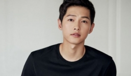 Phản ứng của Song Hye Kyo trong lúc Song Joong Ki lao đao vì vận đen