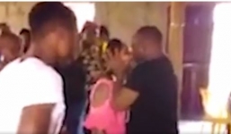 Mục sư thản nhiên hôn cô gái trẻ để 'trừ tà'