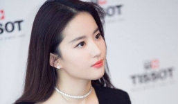 Lưu Diệc Phi bị bóc mẽ ở bẩn, dùng phấn thơm để giấu mùi hôi