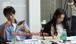 Lộ clip Song Joong Ki 'hẹn hò' cùng 'tiểu tam' khi Song Hye Kyo ở Mỹ