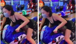 Tóc Tiên vừa tung ảnh, dân mạng gọi tên người đàn ông lấp ló bên cạnh