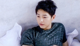 Song Joong Ki 'tàn tạ' bên 'tiểu tam' hậu tin đồn ly hôn Song Hye Kyo