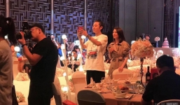 Vừa bị bắt gặp qua đêm với 'tiểu tam', Trương Đan Phong đã thân thiết bên vợ