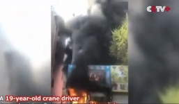 Thanh niên dùng cần cẩu cứu sống 14 người khỏi đám cháy chung cư