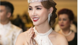 Phan Thị Mơ xuất hiện lộng lẫy, dân mạng chỉ chú ý nhẫn kim cương 5,5 tỷ