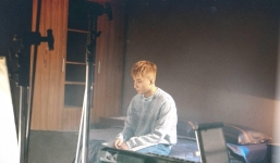 Sơn Tùng M-TP lộ ảnh hậu trường khiến dân mạng sôi sục