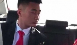 Chú rể méo mặt vì hành động bá đạo của cô dâu 