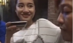 Nhã Phương âu yếm, vuốt má Trường Giang, liên tục khen chồng