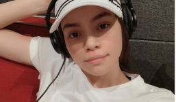 Hồ Ngọc Hà để mặt mộc, diện đồ đơn giản vẫn thần thái ngời ngời