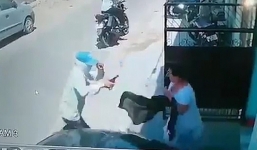 Người phụ nữ liều lĩnh tay không bắt cướp có súng